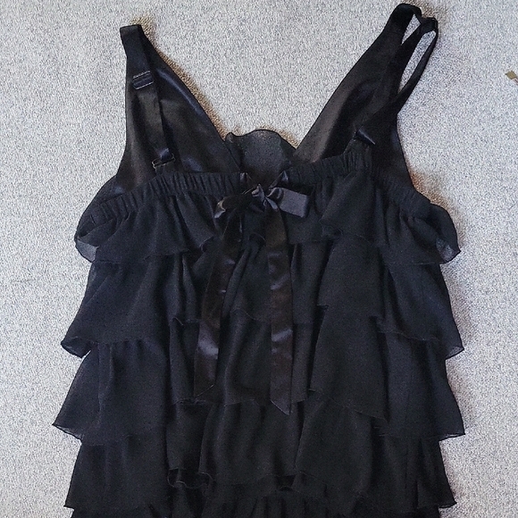 Victoria's Secret Black Tiered Rufled Vnek Tank Top Size M - Picture 7 of 9